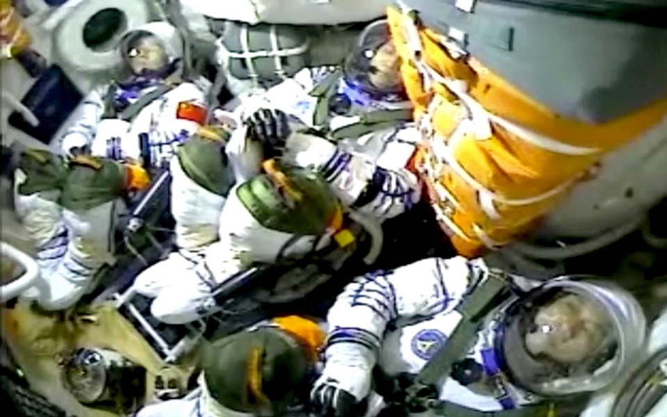 Διάστημα: Ιστορική η πρώτη επανδρωμένη πτήση προς τον κινεζικό διαστημικό σταθμό (εικόνες)-2