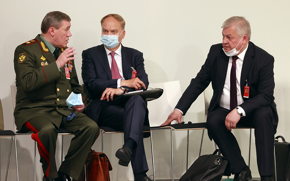 ο-ρώσος-πρεσβευτής-επιστρέφει-στις-ηπ-561405985