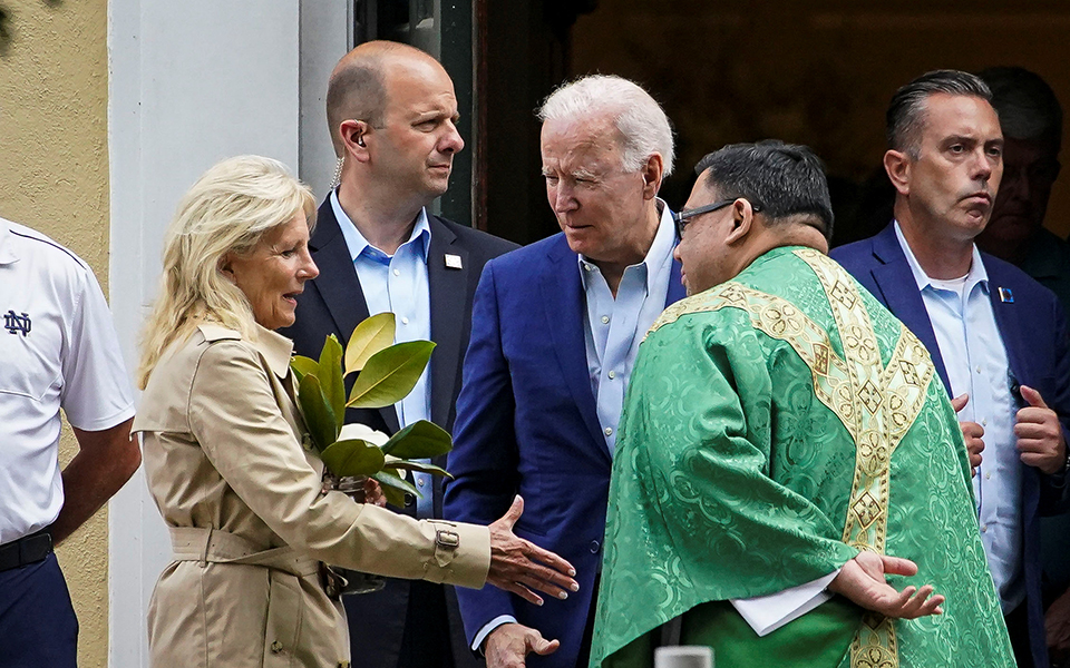 ηπα-ο-μπάιντεν-η-επίσκεψη-στην-εκκλησί-561405940