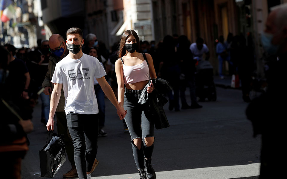 ιταλία-τέλος-η-μάσκα-σε-εξωτερικούς-χώ-561407365