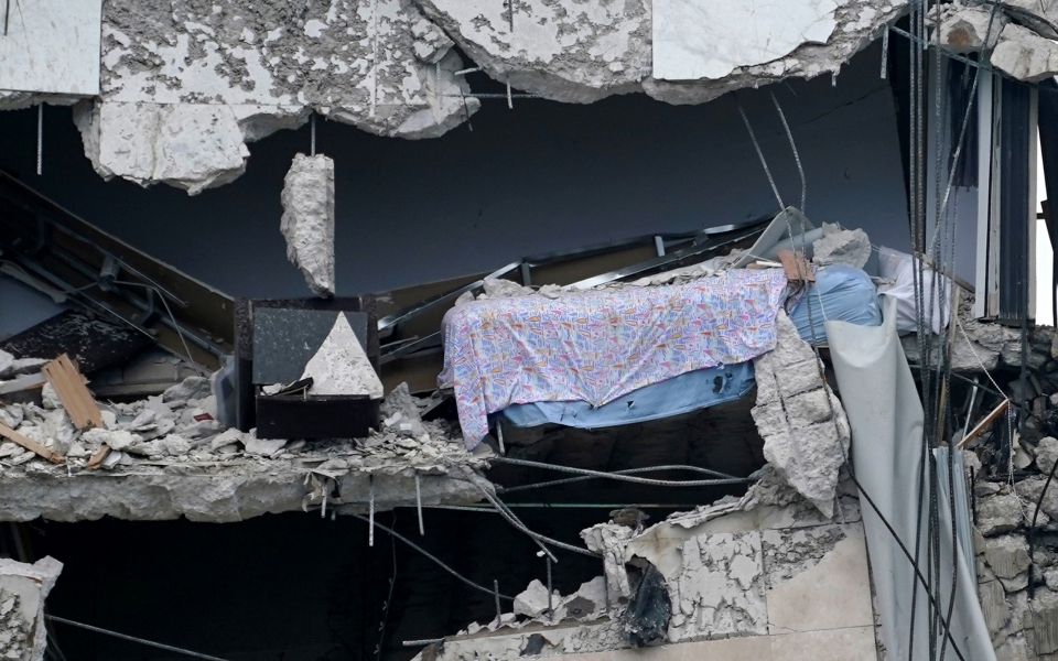 Κατάρρευση κτιρίου στο Μαϊάμι: Τέσσερις νεκροί και 159 αγνοούμενοι-1