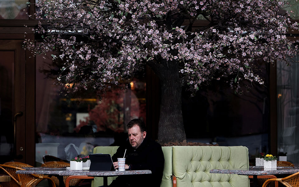 kαφέ-και-εστιατόρια-στη-μόσχα-θα-αρνούν-561414439
