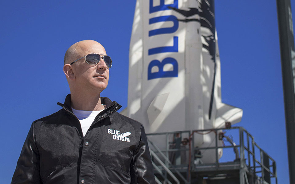 ο-τζεφ-μπέζος-θα-ταξιδέψει-στο-διάστημ-561392008