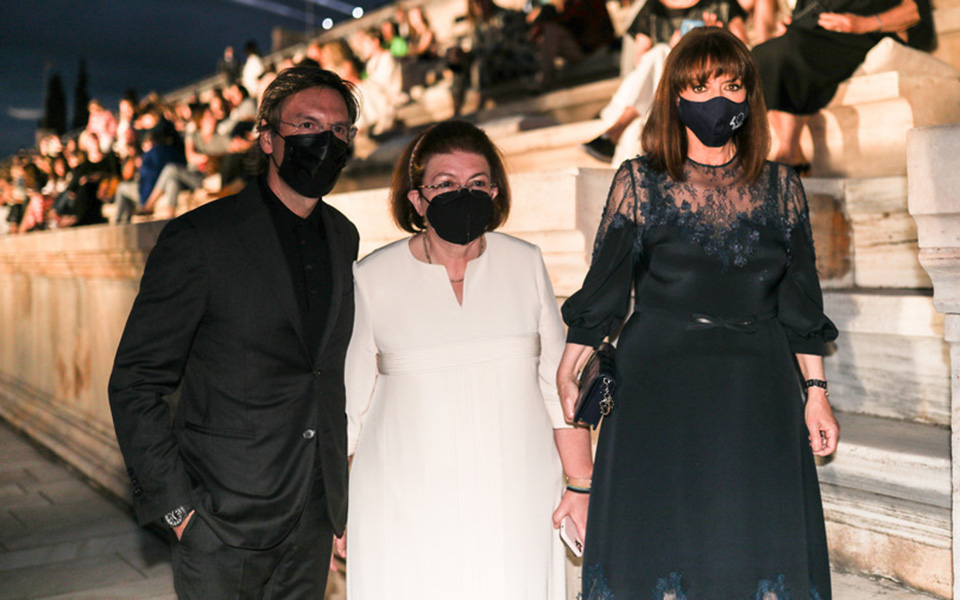 Επίδειξη Dior: 400 προσωπικότητες και διασημότητες παρακολούθησαν το ντεφιλέ (εικόνες)-2