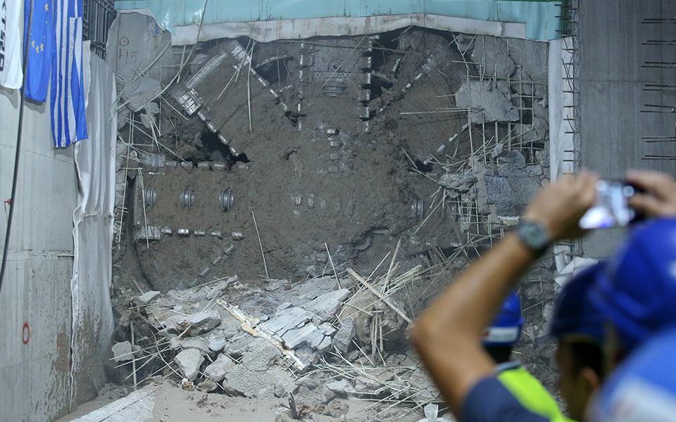 μπαίνει-στις-ράγες-η-γραμμή-4-του-μετρ-561412624