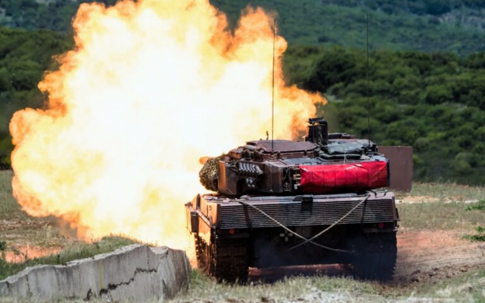 βίντεο-εντυπωσιακά-πλάνα-από-άσκηση-ε-561395365