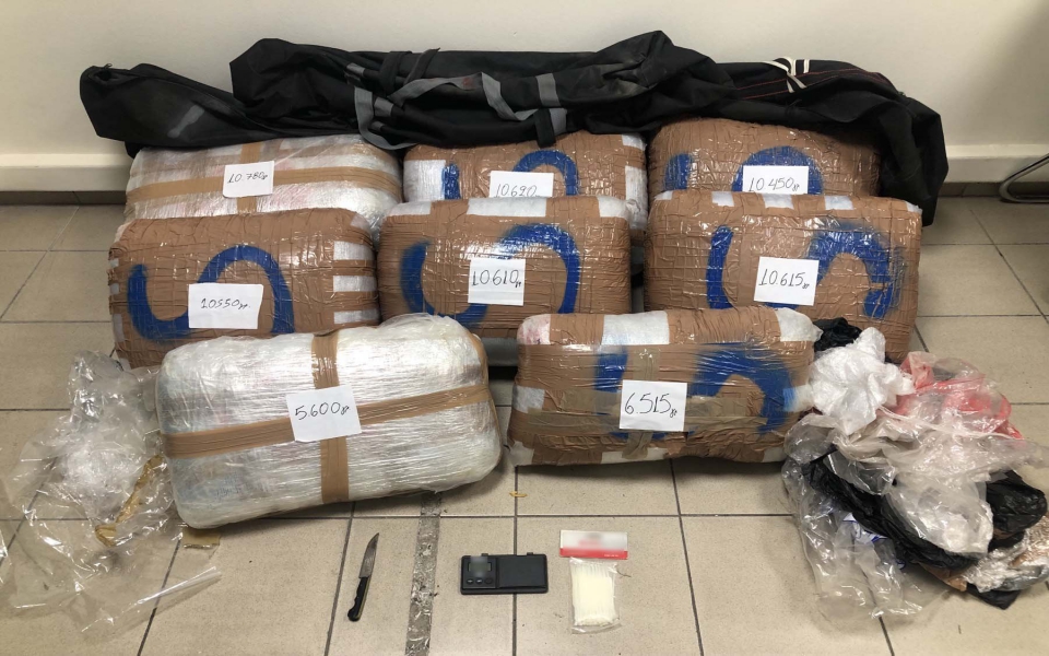 βαρυμπόμπη-πάνω-από-80-κιλά-κάνναβη-σε-σ-561416596