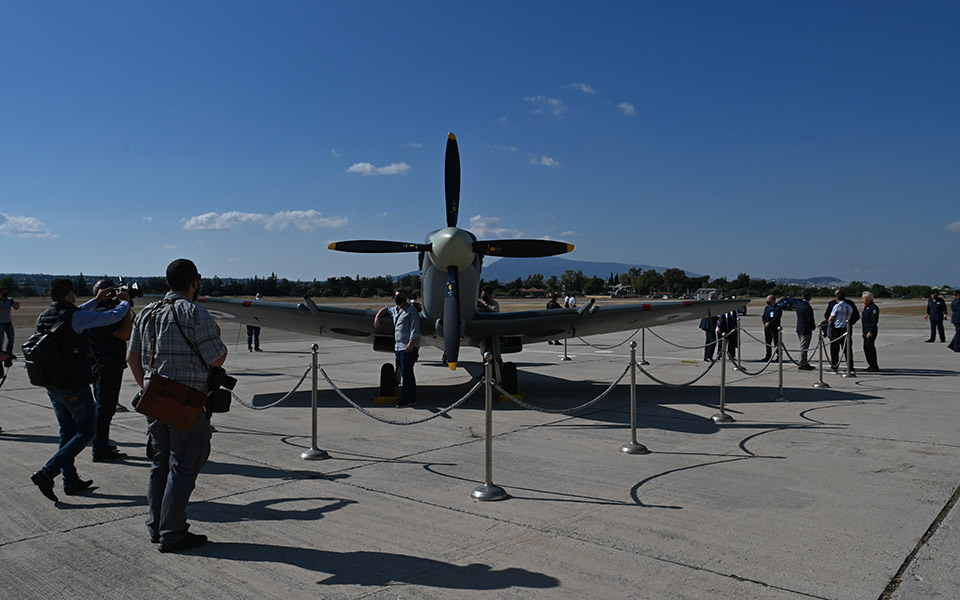 Επέστρεψε στην «βάση» του το θρυλικό μαχητικό αεροσκάφος Spitfire (εικόνες)-1