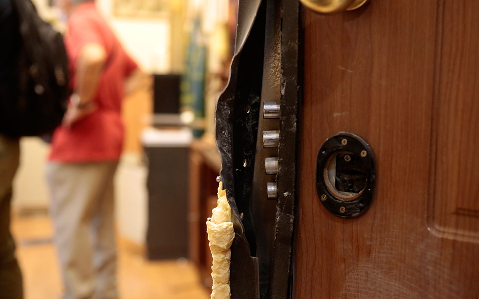 δύο-συλλήψεις-για-τη-διάρρηξη-στο-γραφ-561400429