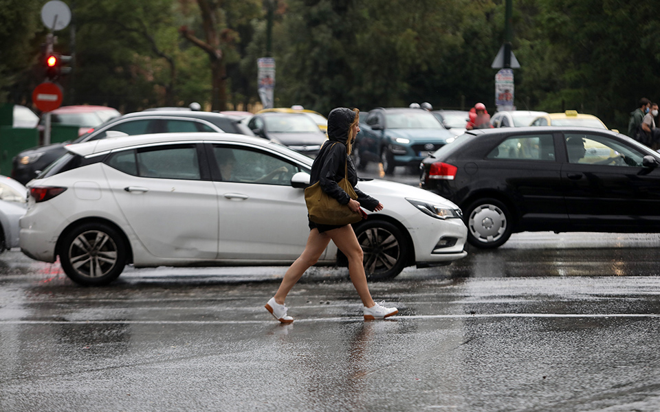 Καιρός: Καταιγίδα στην Αττική – Βροχές και την Πέμπτη-3
