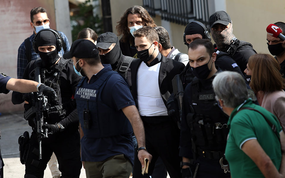 έγκλημα-στα-γλυκά-νερά-τι-περιλαμβάνε-561405181