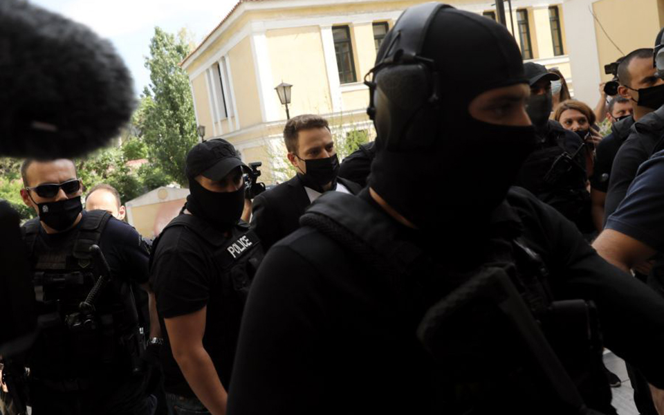 έγκλημα-στα-γλυκά-νερά-το-αφήγημα-της-561405625