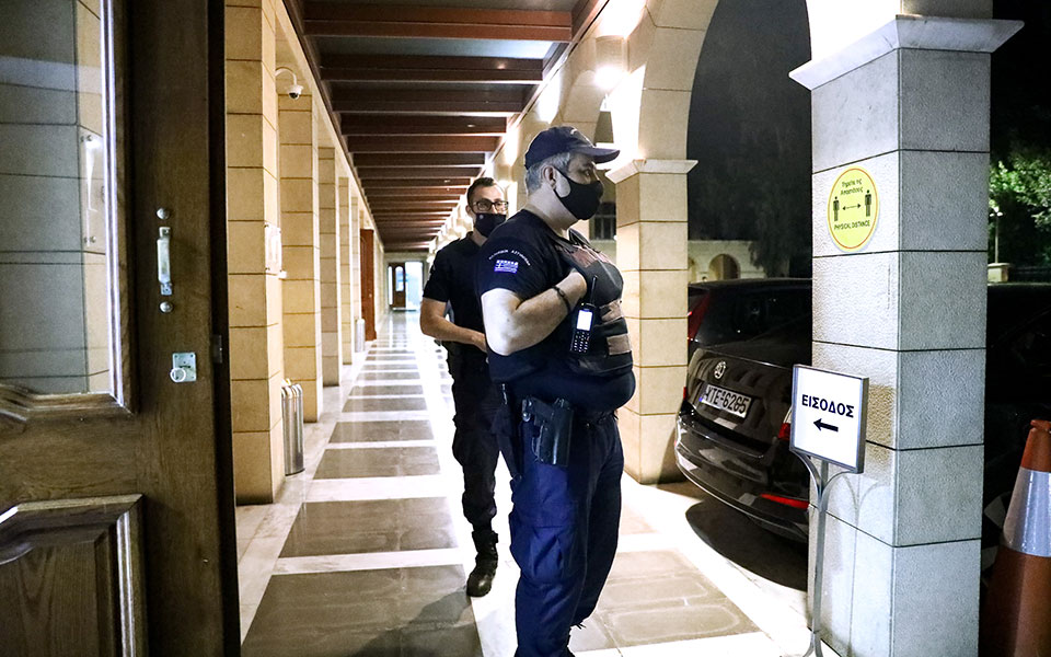 Επίθεση με βιτριόλι στη Μονή Πετράκη: Τα νεότερα για την υγεία των Μητροπολιτών-4