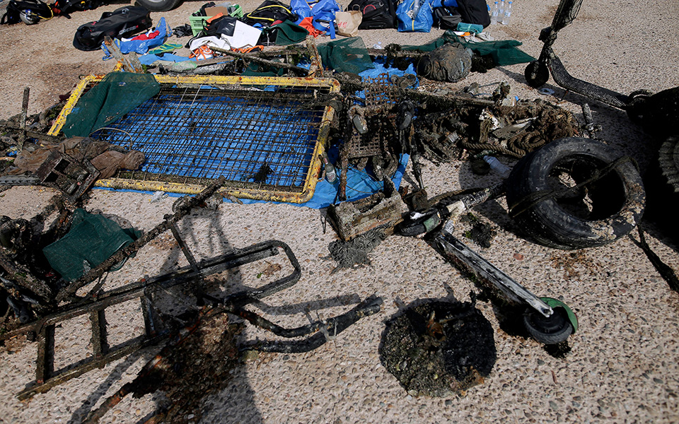 Οι «θησαυροί» του Θερμαϊκού: Από πιάτα έως καρότσια σούπερ μάρκετ στον βυθό-3