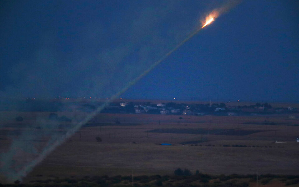 συρία-οβίδες-κατά-αμερικανικής-βάσης-561414676