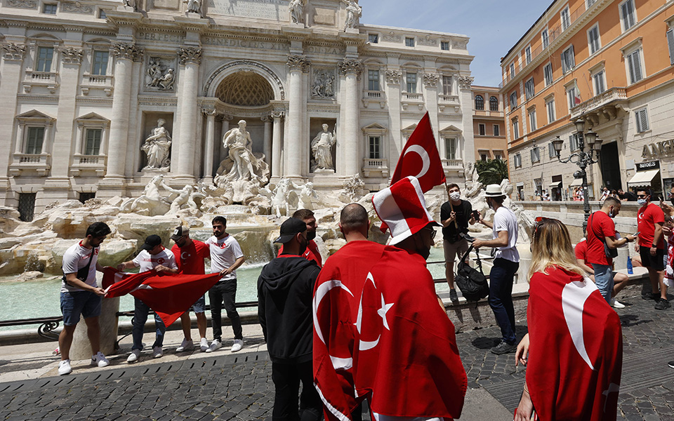 euro-2021-με-μειωμένη-πληρότητα-στα-γήπεδα-ξε-561395989