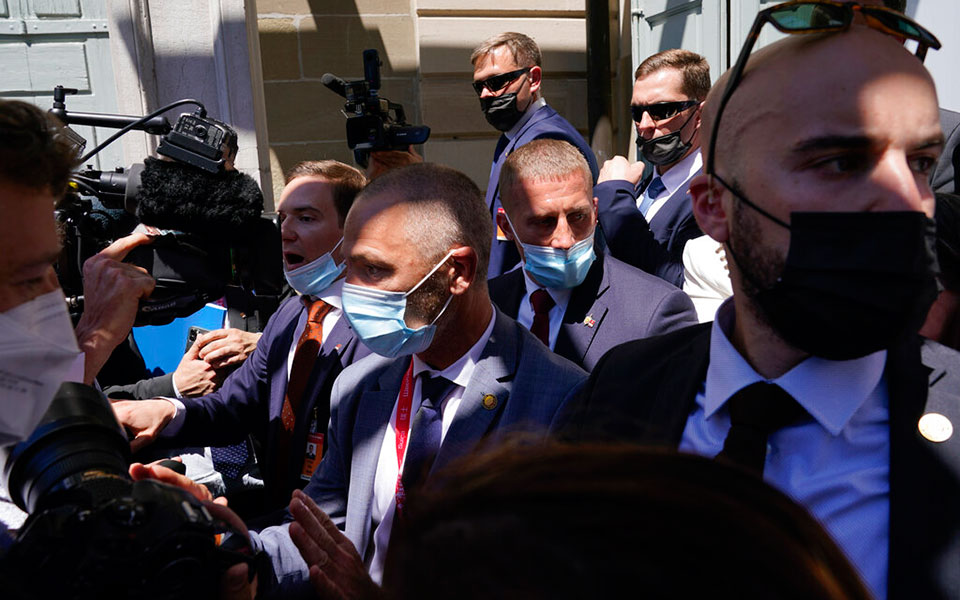 συνάντηση-μπάιντεν-πούτιν-συνωστισ-561401995