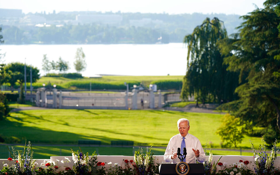Το ταξίδι Μπάιντεν στην Ευρώπη μέσα από 15 εικόνες-14
