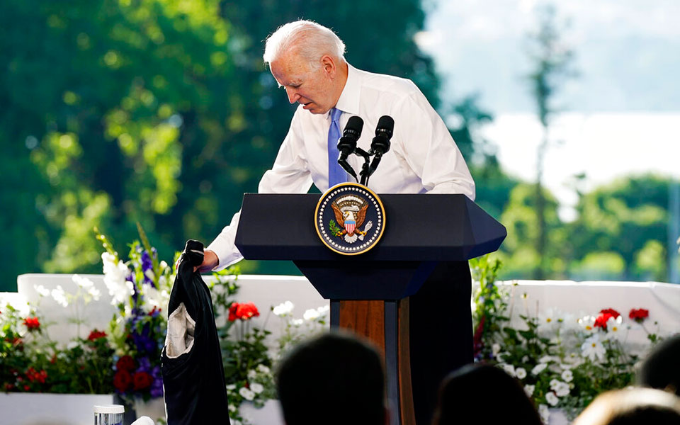 Το ταξίδι Μπάιντεν στην Ευρώπη μέσα από 15 εικόνες-15