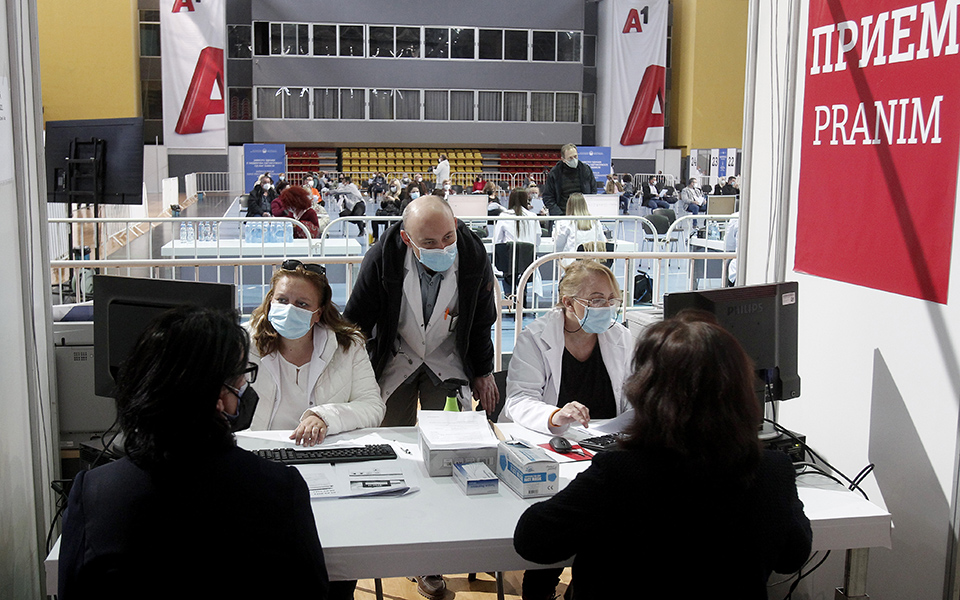 η-αθήνα-στέλνει-στα-σκόπια-20-000-εμβόλια-κα-561383944