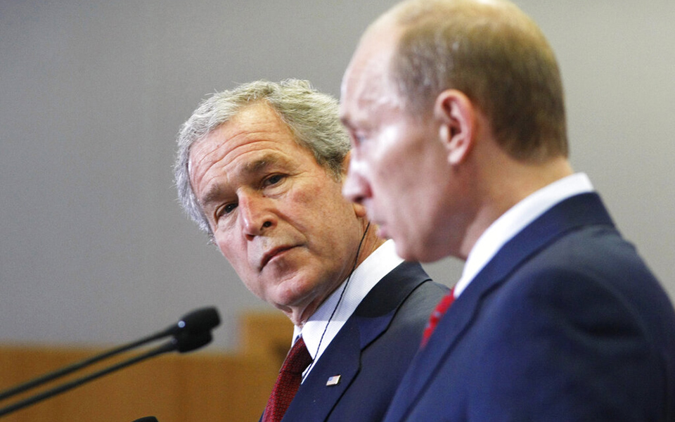 Βλαντιμίρ Πούτιν: Δύο δεκατίες τεταμένων σχέσεων με τους Αμερικανούς προέδρους (εικόνες)-2