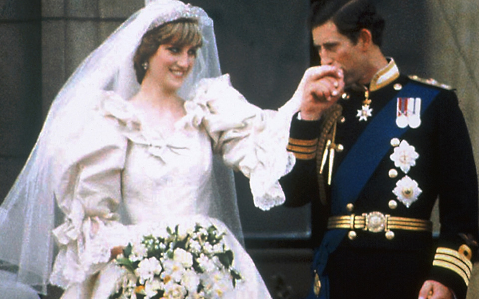 σε-δημόσια-θέα-το-νυφικό-της-νταϊάνα-γι-561386521