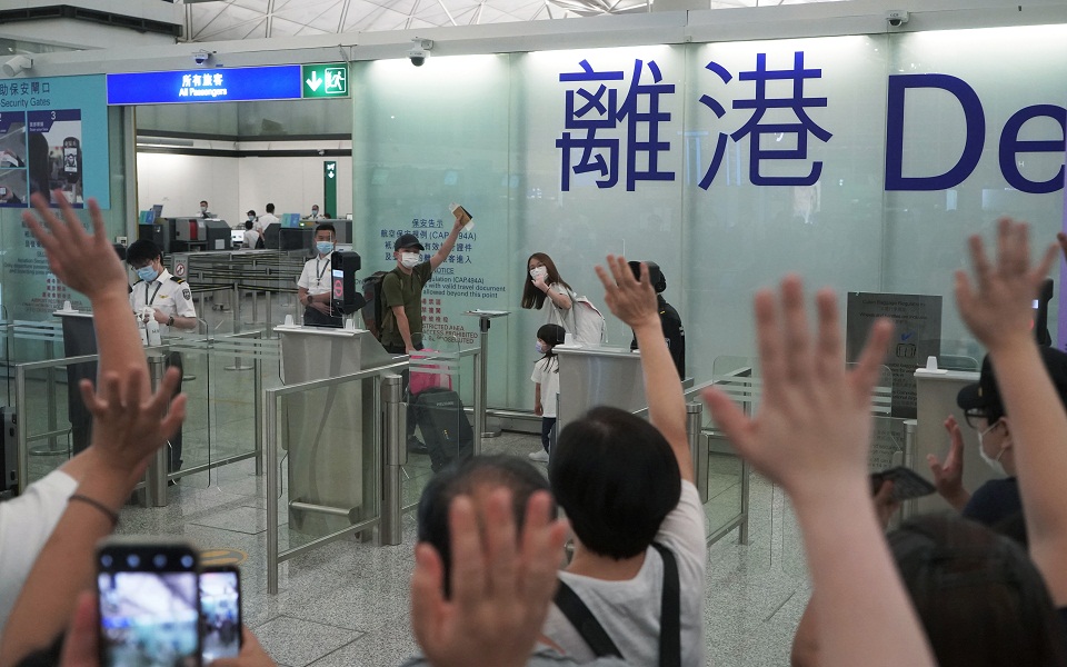 χονγκ-κονγκ-η-μεγάλη-φυγή-από-το-καταδυ-561413953