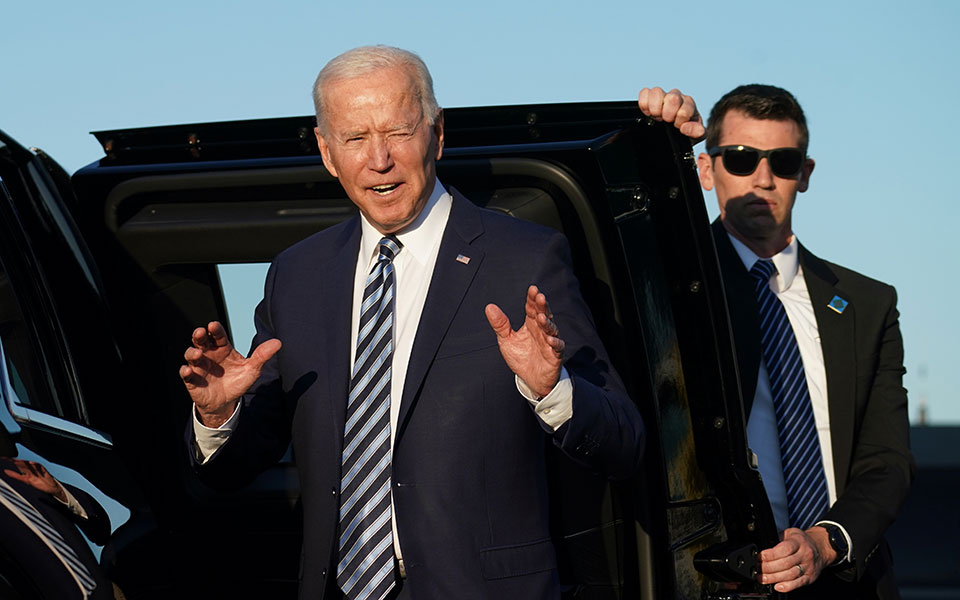 έφτασε-στη-βρετανία-ο-τζο-μπάιντεν-561394423