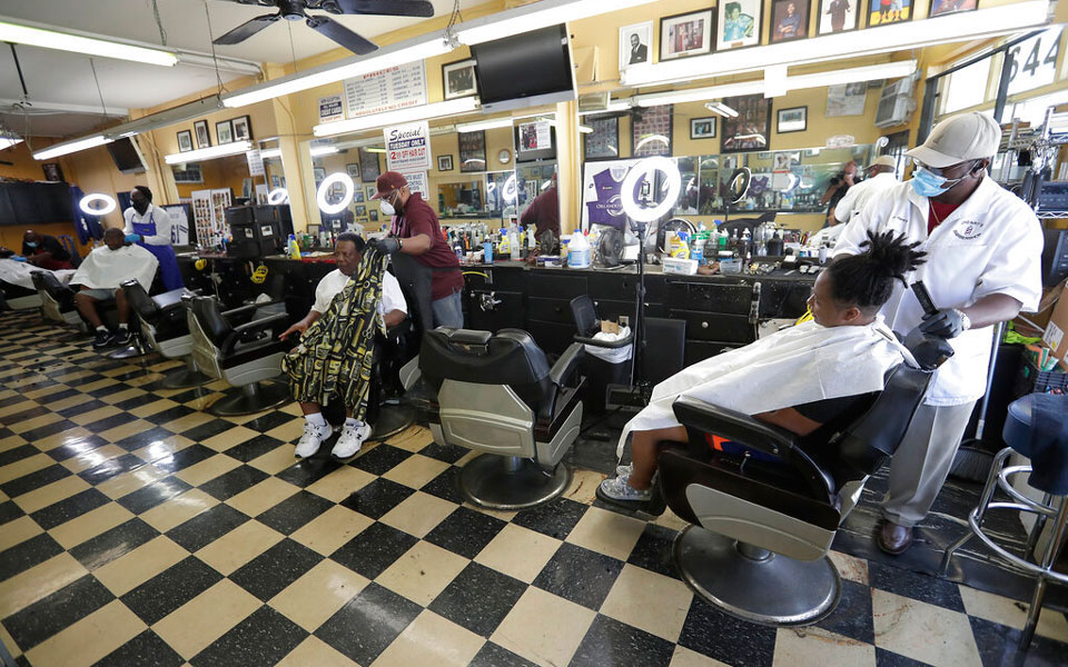 ηπα-στα-κουρεία-το-νέο-μέτωπο-του-εμβολ-561385810