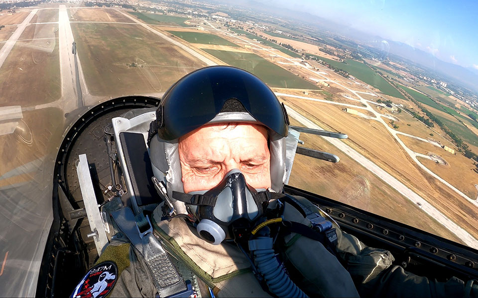 Πτήση προς τιμήν του υποσμηναγού Σιαλμά από τον αρχηγό ΓΕΕΘΑ-1