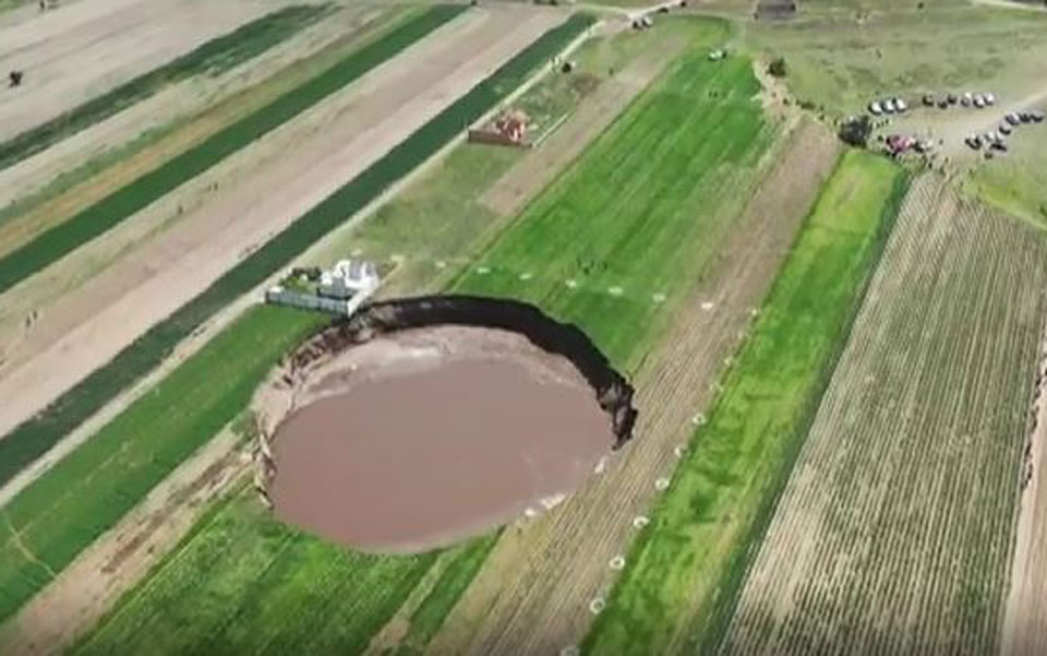 μεξικό-μεγάλη-τρύπα-στο-έδαφος-απειλε-561385750