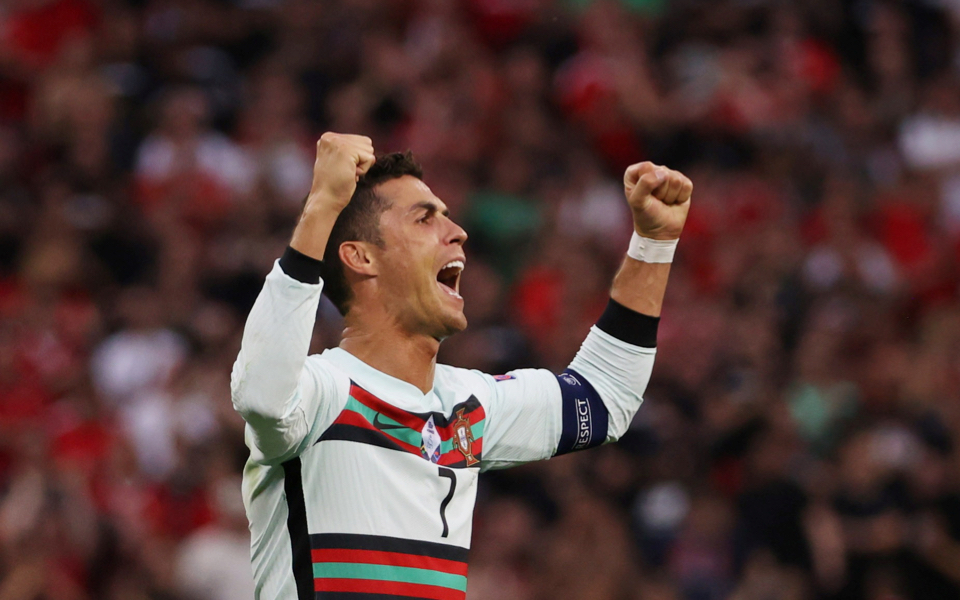 euro-2021-ο-κριστιάνο-ρονάλντο-το-νερό-και-η-coca-cola-561401149