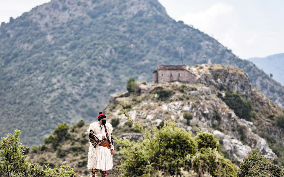 Προσκύνημα στον Μυστρά και μια έκπληξη στο Σούλι για την ΠτΔ-3