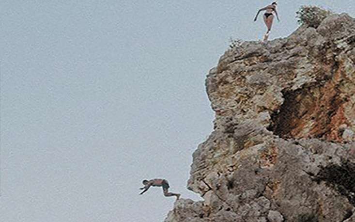 μία-από-τα-ίδια-561389659