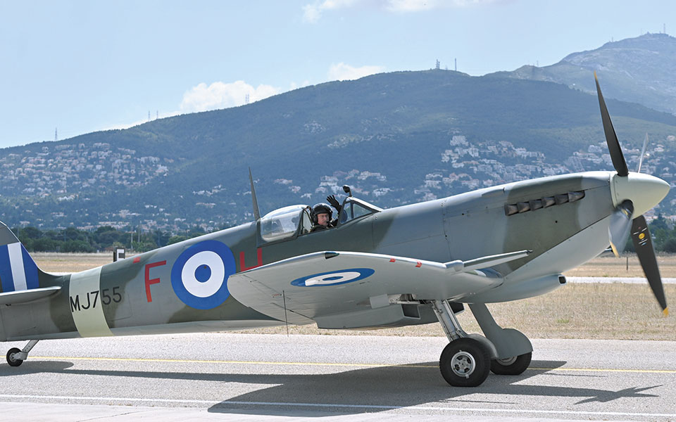 το-ιστορικό-spitfire-ξανά-στον-ελληνικό-ουραν-561384802