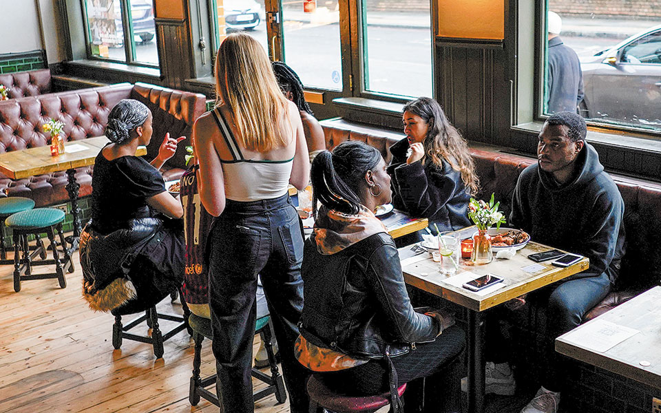 βρετανία-αναζητεί-188-000-εργαζομένους-ο-κλ-561386632