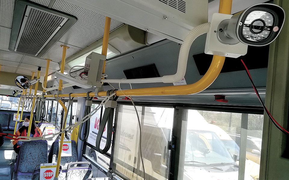 SOS! Εισβολείς σε καταψύκτες και λεωφορεία-1