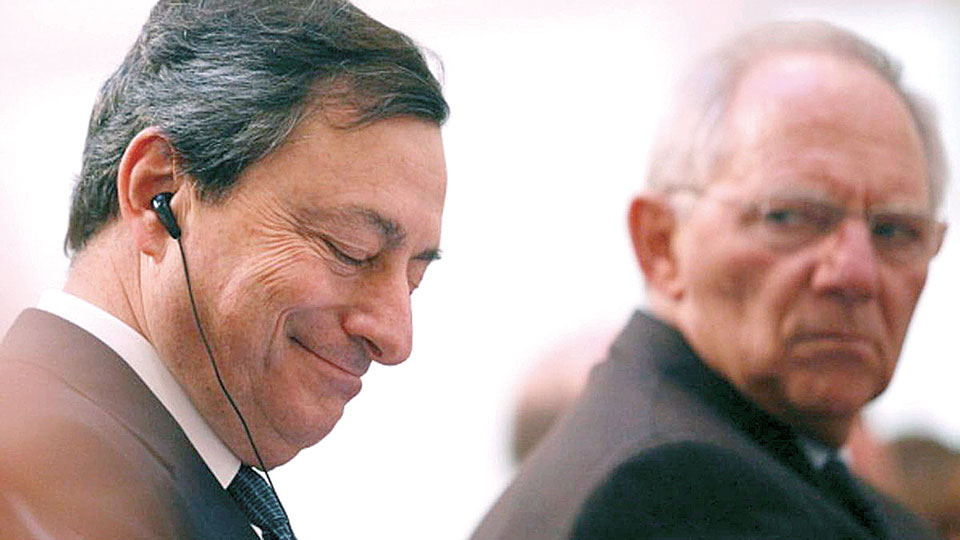 Βολφγκανγκ Σόιμπλε: Απειλεί τον Ντράγκι με «μνημόνια»-1