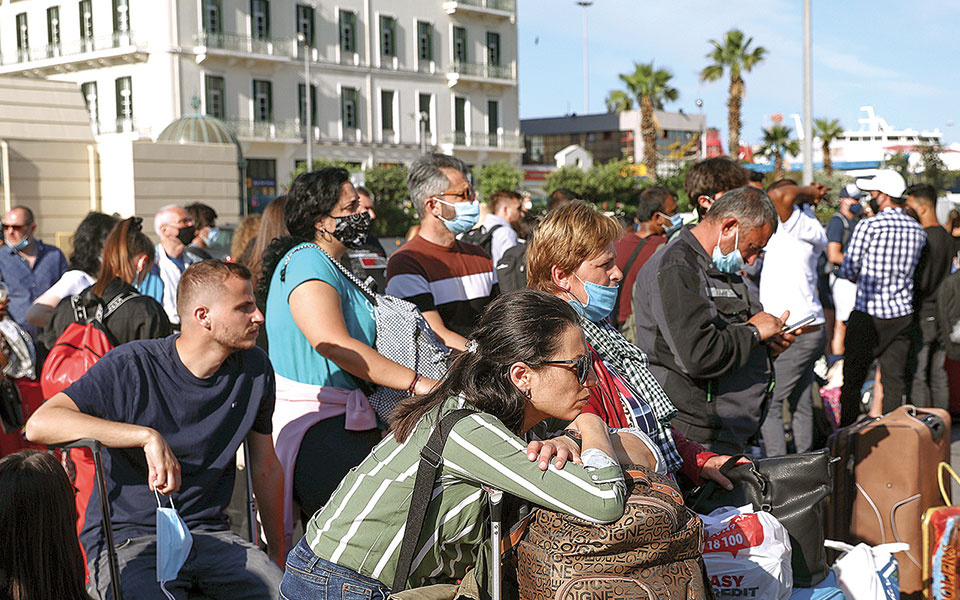 πειραιάς-επεισόδια-και-ταλαιπωρία-στ-561387448