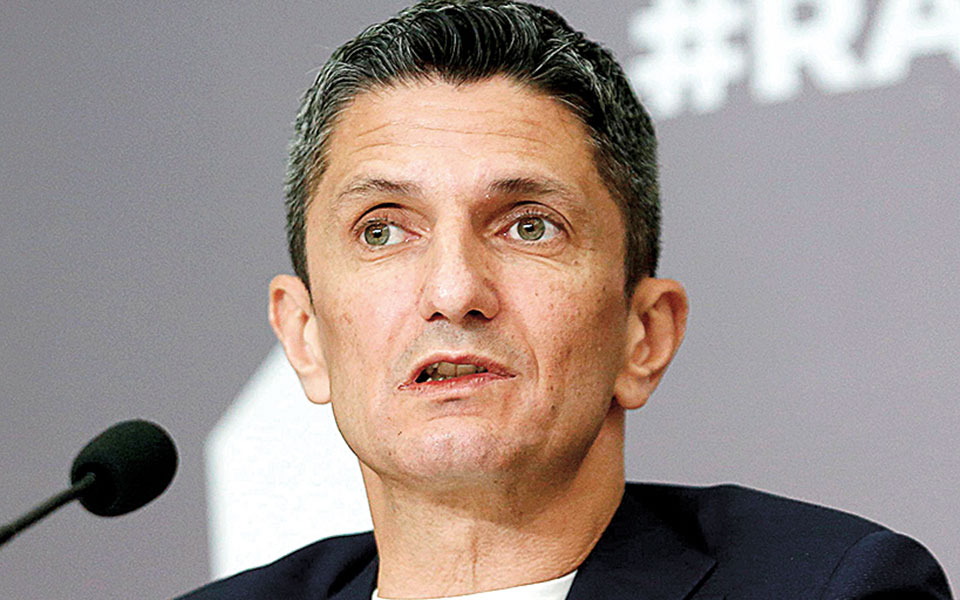 ο-λουτσέσκου-παρουσίασε-τον-νέο-δικό-τ-561387532