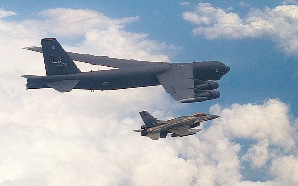 συνοδεία-ελληνικών-f-16-η-πτήση-του-β-52-561387454