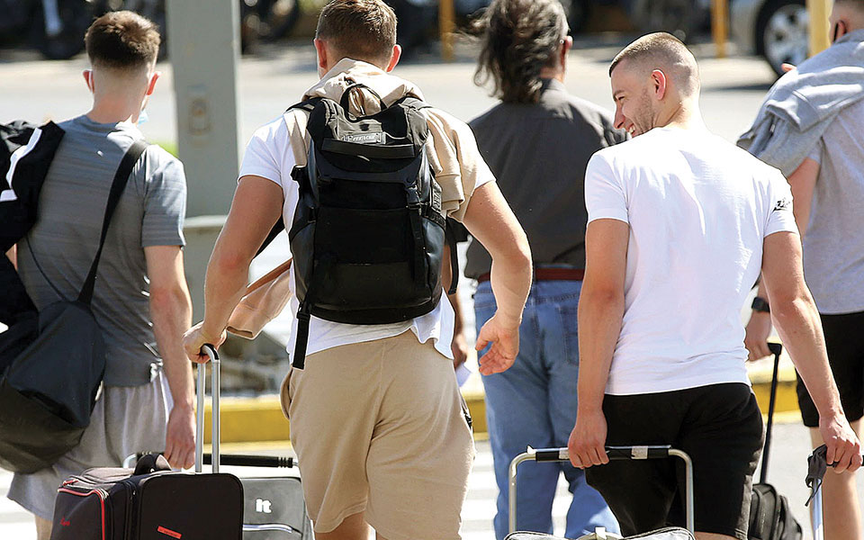 απανωτά-πλήγματα-στον-τουρισμό-561414847