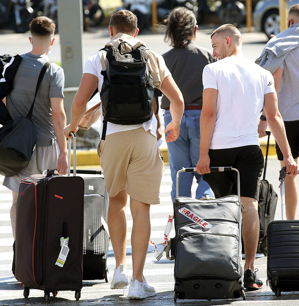 Χωρίς Βρετανούς τουρίστες τον Ιούνιο –  Τι εμποδίζει το άνοιγμα των ταξιδιών-1