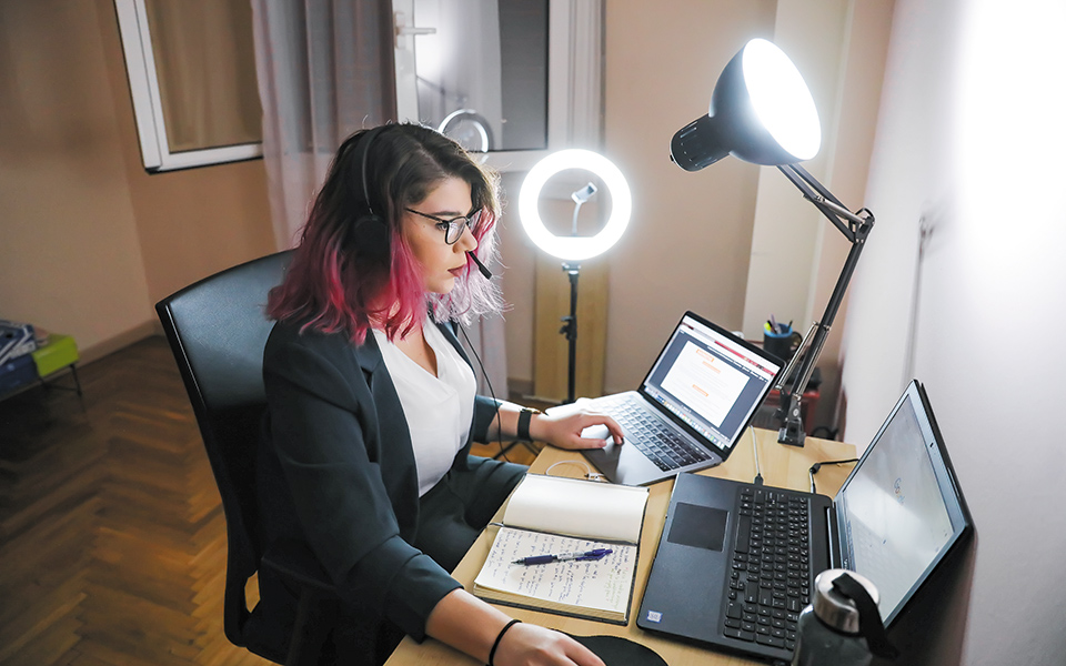 τηλεργασία-πώς-ελέγχεται-το-ωράριο-πο-561390061