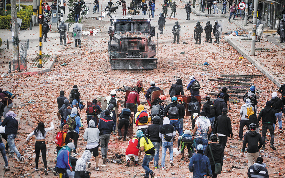 Ντόμινο πολιτικών ανατροπών σαρώνει τη Λατινική Αμερική-1
