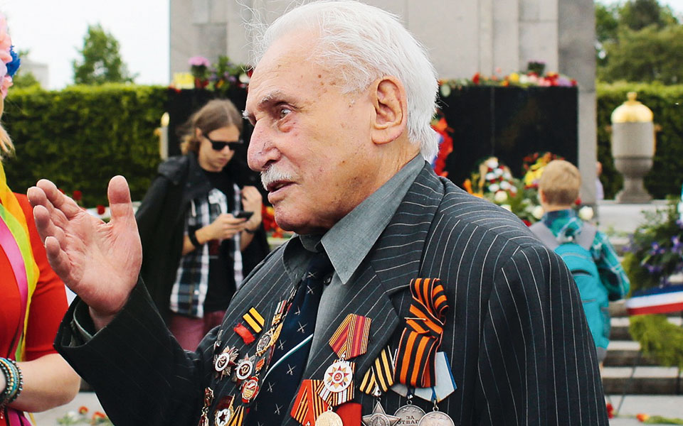 ο-σοβιετικός-ήρωας-που-ήθελε-να-ξεχάσε-561412897