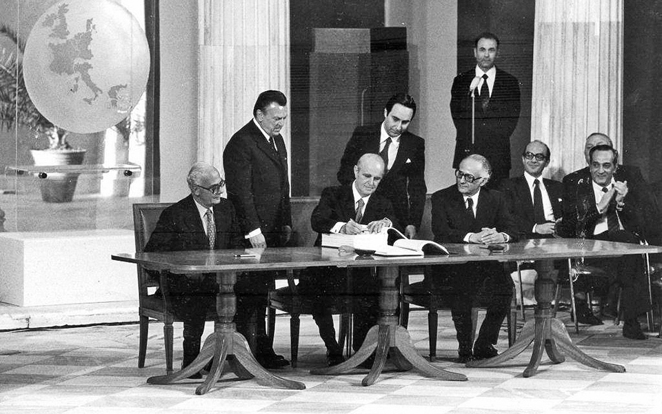 τάσος-γιαννίτσης-σαράντα-χρόνια-από-τ-561397651