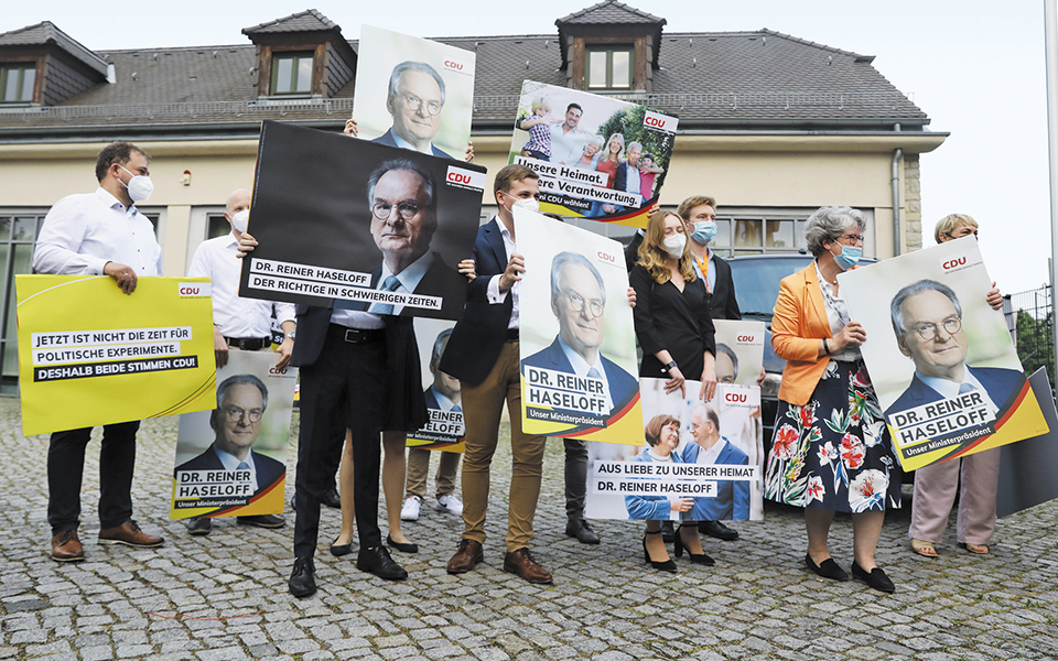 μηνύματα-προς-όλους-εξέπεμψε-η-σαξονί-561397408