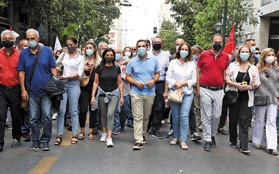 καύσιμη-ύλη-για-την-πορεία-του-ζητεί-ο-σ-561397546