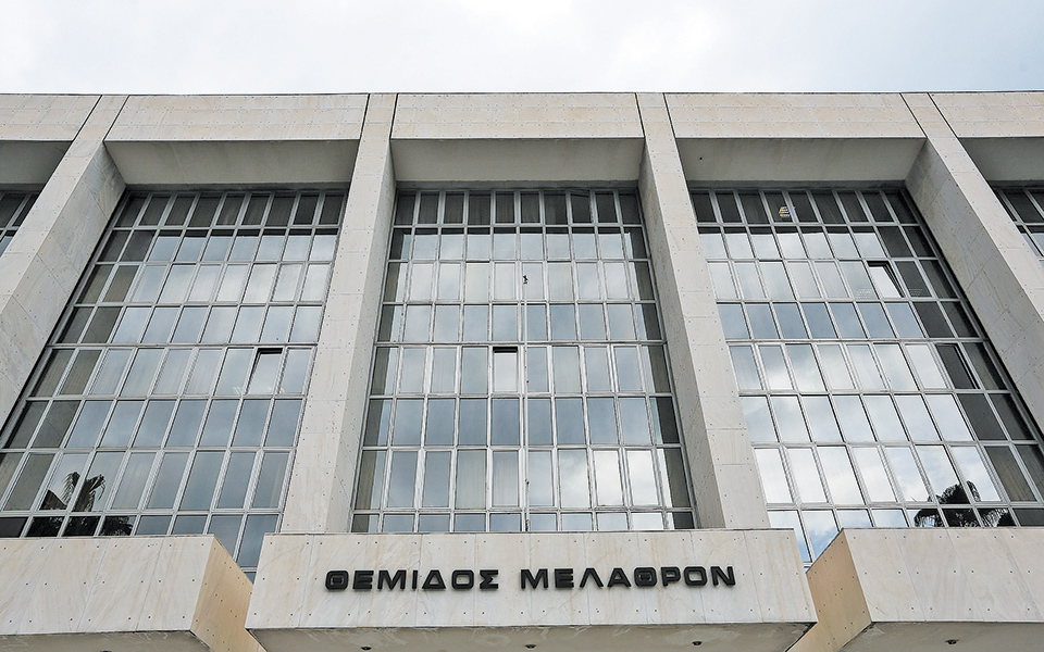 ενας-πολύ-κακός-νόμος-561397639